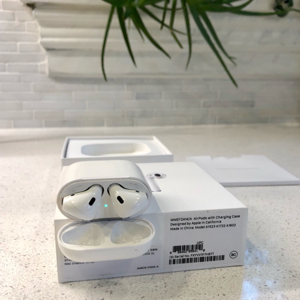 Apple Air Pods 1st Gen.